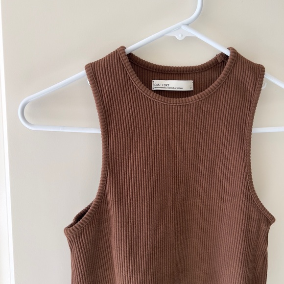 Oak and Fort Ribbed Cropped Slim Fit Seamless Crewneck Waist-length Tank Top - Picture 2 of 7